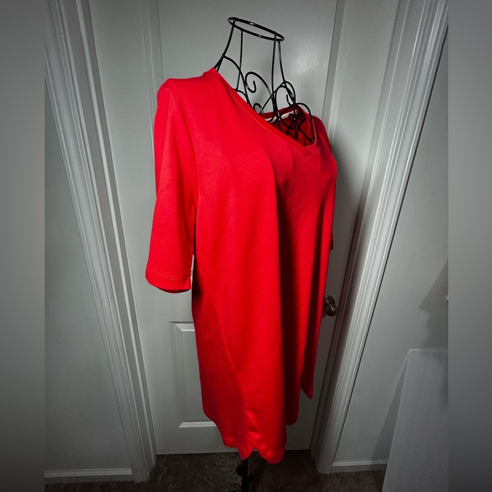 Isaac Mizrahi Red Orange V‎ Nech Essentials Tee